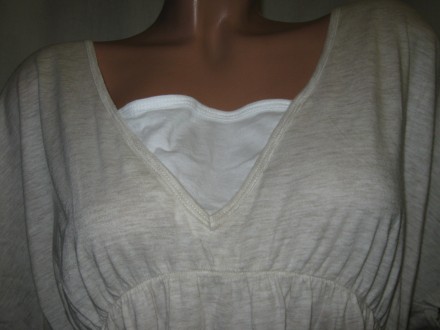 Женская летняя легкая футболка б/у, бежевого цвета, спереди маленькая белая вста. . фото 3