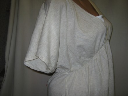 Женская летняя легкая футболка б/у, бежевого цвета, спереди маленькая белая вста. . фото 4