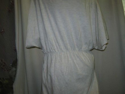 Женская летняя легкая футболка б/у, бежевого цвета, спереди маленькая белая вста. . фото 5