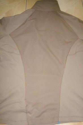 Спортивная оригинальная женская футболка цвет кофе с молоком с отделкой. 
V-обр. . фото 7