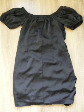 Маленьке чорне плаття 
По верху резинка
Може носитись як з глибоким декольте, . . фото 6