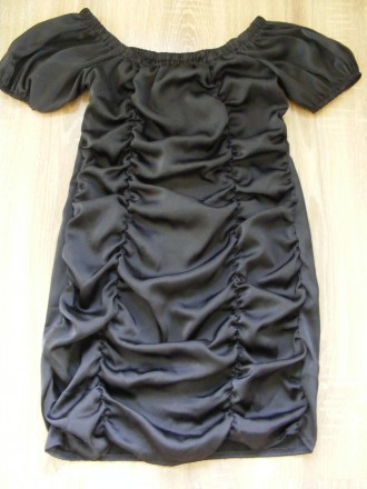 Маленьке чорне плаття 
По верху резинка
Може носитись як з глибоким декольте, . . фото 5