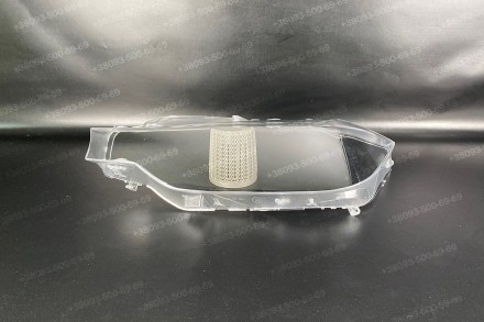 Подряпины, потертости и разводы на стекле.
Стекло на фару BMW 3 F30 F31 (2011-20. . фото 2