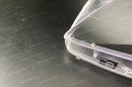 Отсутствует значок Mercedes-Benz в углу стекла
Стекло на фару Mercedes-Benz S-Cl. . фото 3