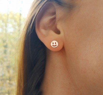 Металл: Серебро 925&deg;
Цвет металла: Белый
Размеры: Диаметр 7 мм
Тип: Гвоздики
Тип. . фото 3