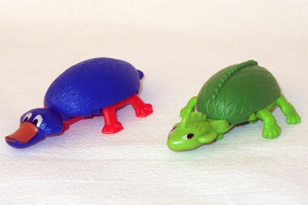 Продаю игрушки Киндер-сюрприз разных серий:
1. Утконос и черепаха.
2. Осьминог. . фото 3