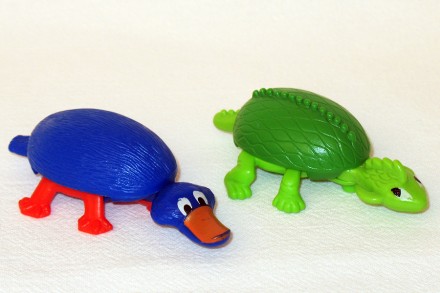 Продаю игрушки Киндер-сюрприз разных серий:
1. Утконос и черепаха.
2. Осьминог. . фото 2