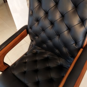 Нові директорські крісла, ручна робота.
Дерев’яні елементи крісла виконан. . фото 11