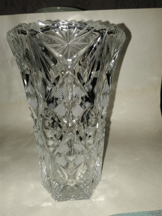 Чешская хрустальная ваза под цветы.
Высота 20 см, диаметр внизу 6 см, диаметр в. . фото 2