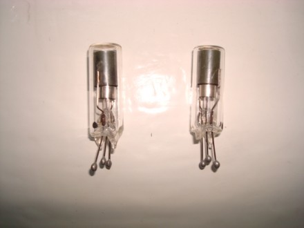 Продаются лампочки накаливания миниатюрные производства СССР в ассортименте:

. . фото 6