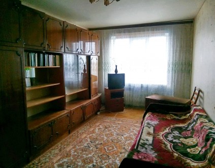 Без хозяев! Комната для девушки в 3-комн., пр-т.В.Ивасюка, метро Минская. Киев. фото 1 Без хозяев! Комната для девушки в 3-комн., пр-т.В.Ивасюка, метро Минская. Киев. фото 1