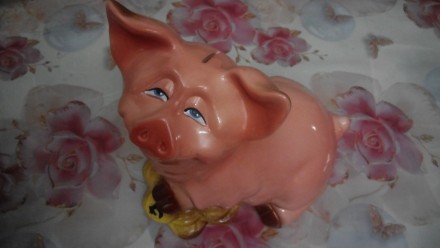 Продам большую новую копилку свинка керамика случайно кинули купюру пришлось про. . фото 2
