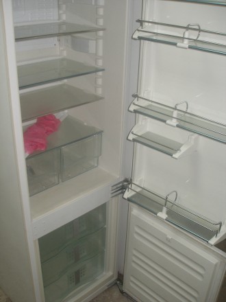 Холодильник встраиваемый, в прекрасном состоянии, сборка - Германия, морозилка N. . фото 3