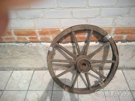 Старинне антикварне дерев'яне колесо від воза для декора и т. д.Пишіть на в. . фото 1