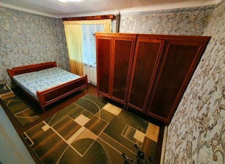 Преимущества:
1) Три комнаты: детская отдельно (закрывается на дверь), спальня . Полтава. фото 3