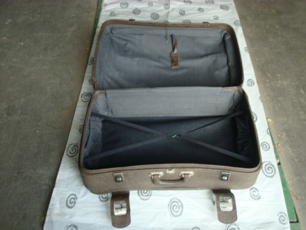 Продается чемодан производства Чехословакии (времен СССР) в хорошем состоянии. 
. . фото 5