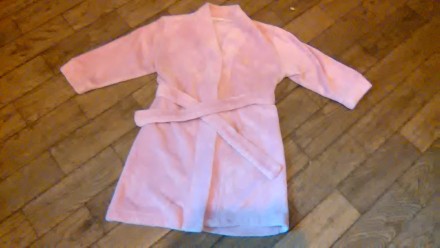 Халат махровый розовый, 3-4 года (104 см). Состояние хорошее. Мягенький.       В. . фото 2