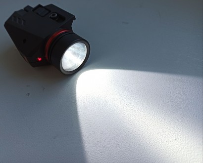 Продам подствольный фонарик с лазерным целеуказателем красного цвета. Светит оче. . фото 5