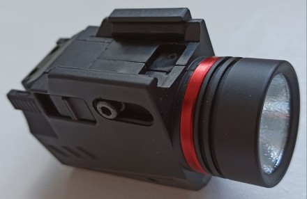 Продам подствольный фонарик с лазерным целеуказателем красного цвета. Светит оче. . фото 4