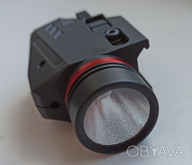 Продам подствольный фонарик с лазерным целеуказателем красного цвета. Светит оче. . фото 1