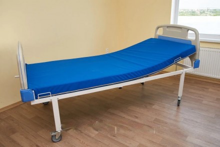 Кровать медицинская функциональная АТОН КФ-2-МП с пластиковыми перилами и колеса. . фото 8