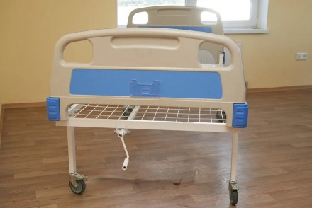 Кровать медицинская функциональная АТОН КФ-2-МП с пластиковыми перилами и колеса. . фото 4