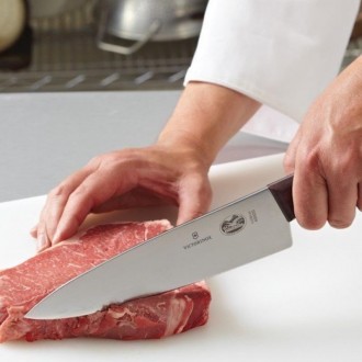 Нож шеф-повара Victorinox Rosewood 5.2060.20G, 20 sm
Невероятно удобный шеф-нож . . фото 5