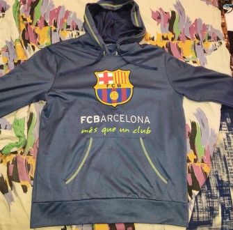 Футбольная кофта с капюшоном FC Barcelona, размер-М, длина-68см, под мышками-54с. . фото 2