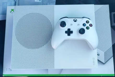Xbox One S 1Tb + Подписка Xbox Game pass ultimate. Київ. фото 1 Xbox One S 1Tb + Подписка Xbox Game pass ultimate. Київ. фото 1