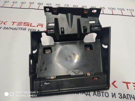 Кронштейн опорный основного монитора Tesla model S, model S REST 1002273-00-C
Д. . фото 4