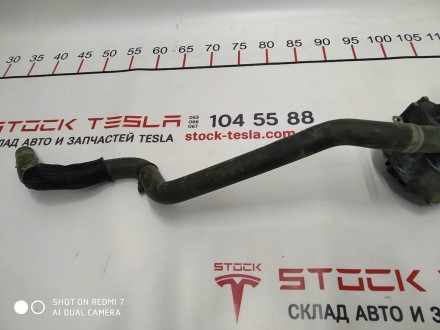 Шланг системы охлаждения от шланга левого порога до помпы Tesla model S 6007732-. . фото 6