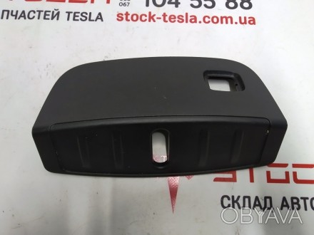 Панель замка подкапотного бокса Tesla model 3 1095858-00-D
Доставка по Украине . . фото 1