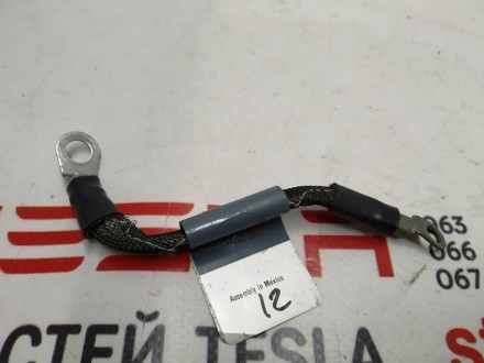 Накладка нижняя наружная двери передней правой (пластик) Tesla model X 1035202-0. . фото 2