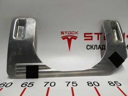 Кронштейн крепления накладки декоративной под руль Tesla model X 1054654-00-C
Д. . фото 2