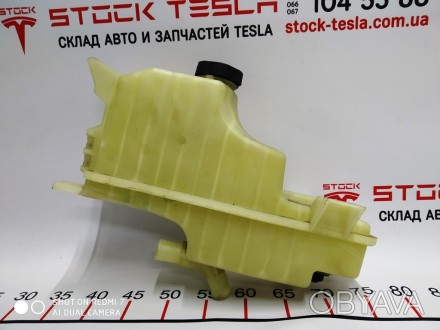 Расширительный бачок охлаждающей жидкости на автомобиль Tesla Model S. Неотъемле. . фото 1
