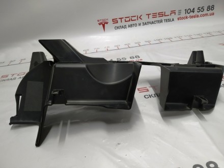 Накладка пластиковая под рулевой колонкой (с повреждениями) Tesla model X 103557. . фото 2