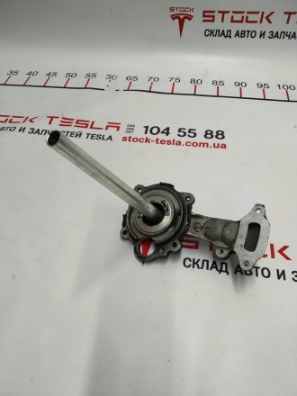 Трубка охлаждения ротора двигателя внутрення с кронштейном Tesla model S 1025276. . фото 3