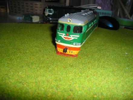 Модель поезда Тэп 60, зеленый, стекла в прожекторе и фарах стоят, стекла на каби. . фото 2