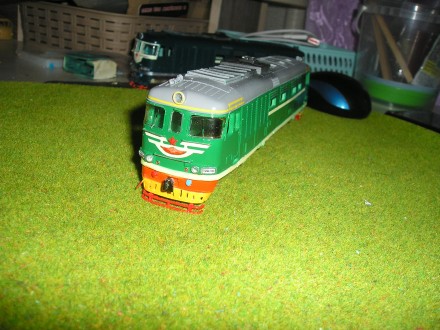 Модель поезда Тэп 60, зеленый, стекла в прожекторе и фарах стоят, стекла на каби. . фото 4