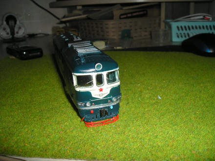Модель поезда Тэп 60 ранних выпусков покраска,, сделаны в ручную стекла кабин ма. . фото 4