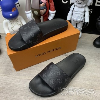 
 
 Стильные шлёпанцы Louis Vuitton из кожи украшены фирменной эмблемой. Актуаль. . фото 1