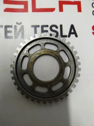 Шестеренка для датчика оборотов первичного вала Tesla model S 1008183-00-A
Дост. . фото 2