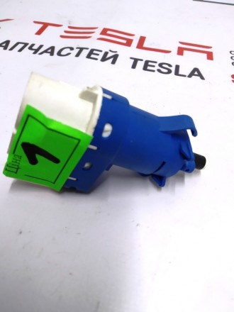 Выключатель стоп сигнала (лягушка) Tesla model X S REST 1005124-00-A
Доставка п. . фото 4