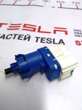 Выключатель стоп сигнала (лягушка) Tesla model X S REST 1005124-00-A
Доставка п. . фото 2