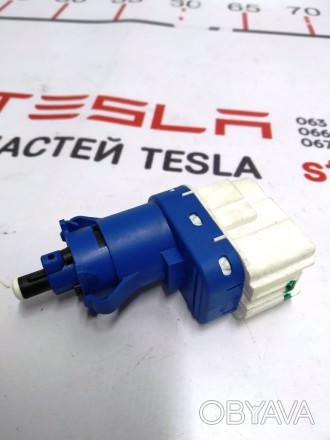 Выключатель стоп сигнала (лягушка) Tesla model X S REST 1005124-00-A
Доставка п. . фото 1