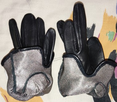 Демисезонные, кожаные перчатки Isotoner, размер-6.5, ширина-8см, средний палец-8. . фото 4