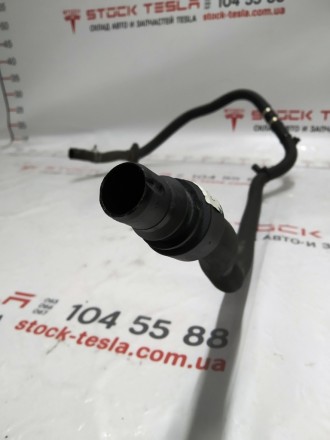 Шланг системы охлаждения мотора заднего Tesla model X 1046225-00-H
Доставка по . . фото 3
