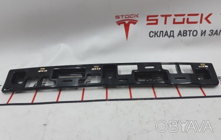 Кронштейн крепления накладки верхней дверного проёма сокола левый Tesla model X . . фото 1