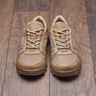 Непромокаемый верх кроссовок выполнен из гидрофобной натуральной кожи и водонепр. . фото 3