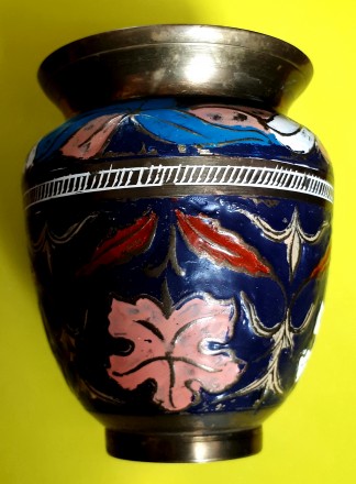 Индийская латунная ваза ручной работы.

1980-е годы. ВИНТАЖ!

Высота изделия. . фото 3
